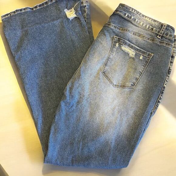 Women's Boutique Outfit - TWO PIECE SET - Jeans (18) and Top (XL) -NWOT - Picture 4 of 8